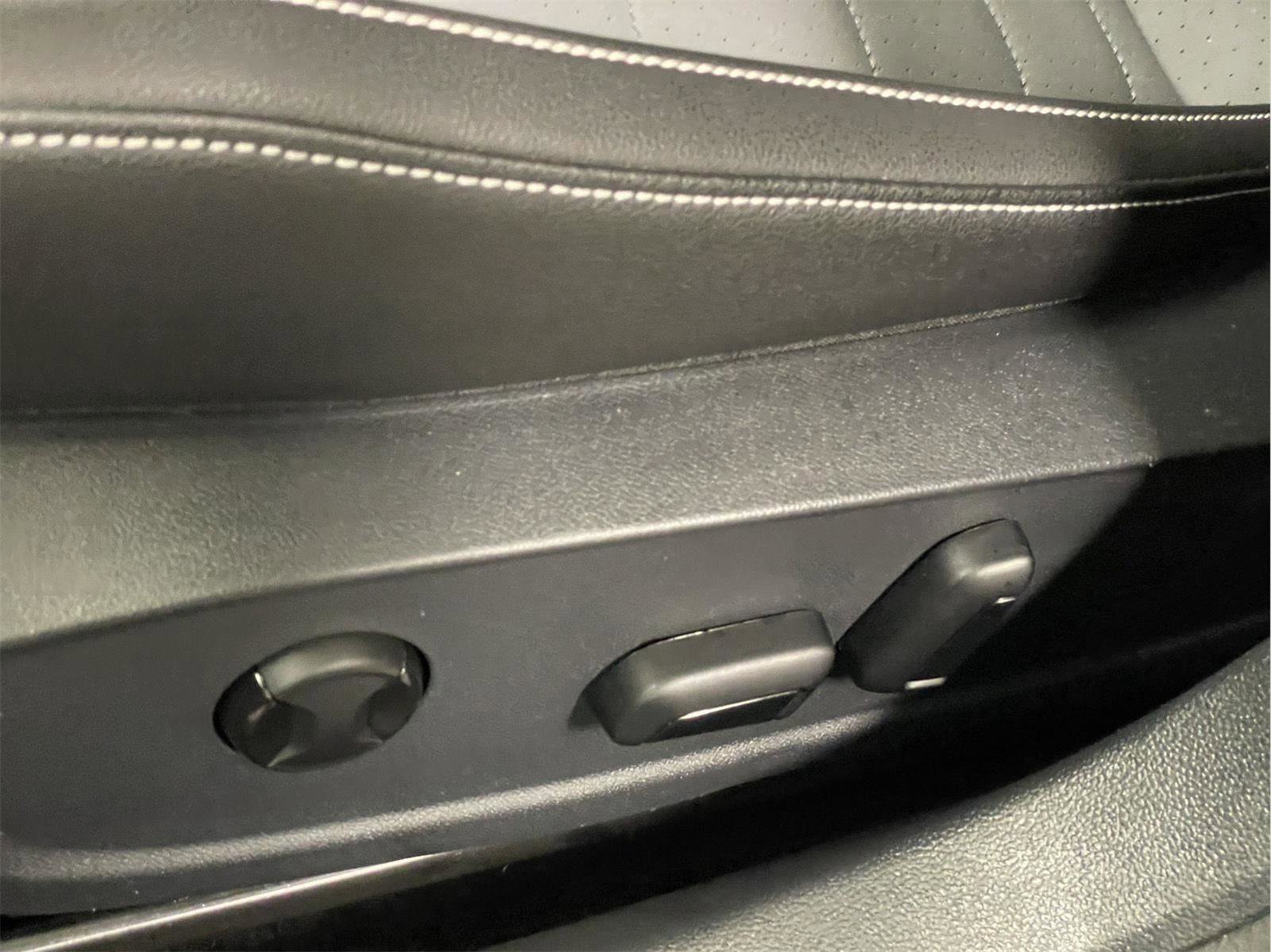 Used 2025 Volkswagen Jetta SE image 22