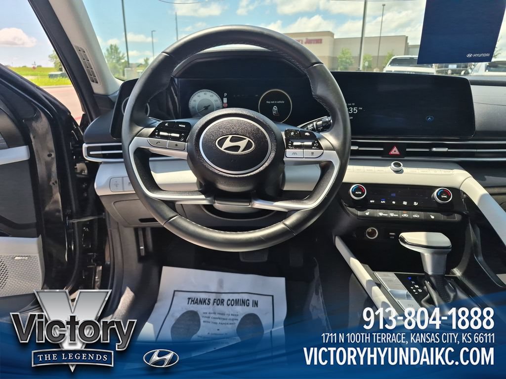 Used 2025 Hyundai Elantra Limited FWD image 13
