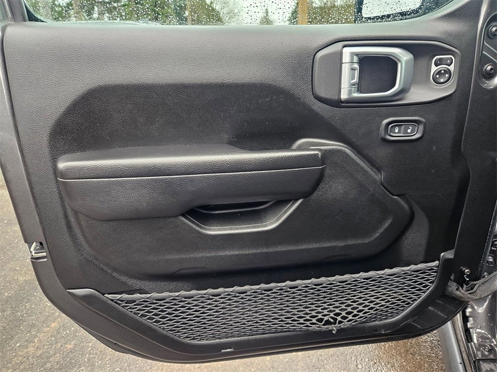 Certified 2023 Jeep Gladiator Willys image 11