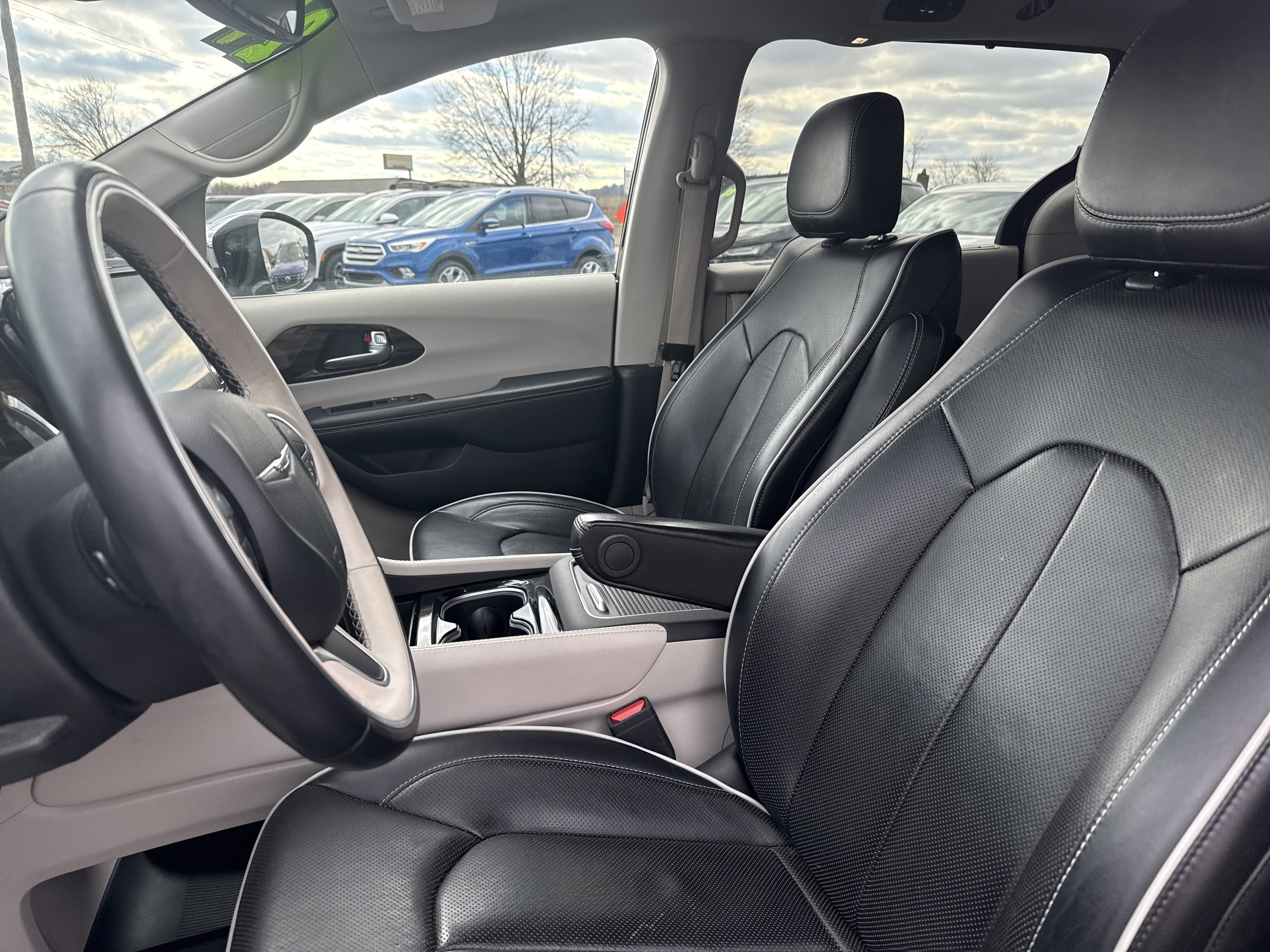 Used 2021 Chrysler Pacifica Limited image 12