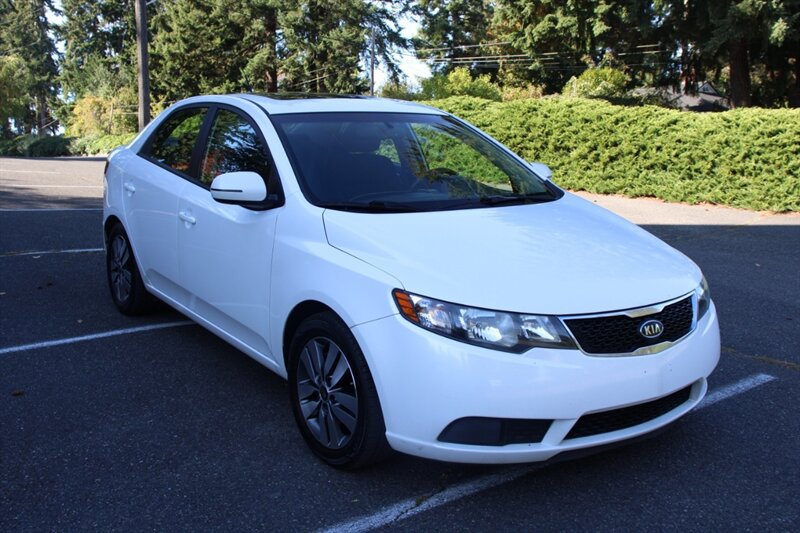 Used 2013 Kia Forte EX w/ Premium Pkg FWD image 2