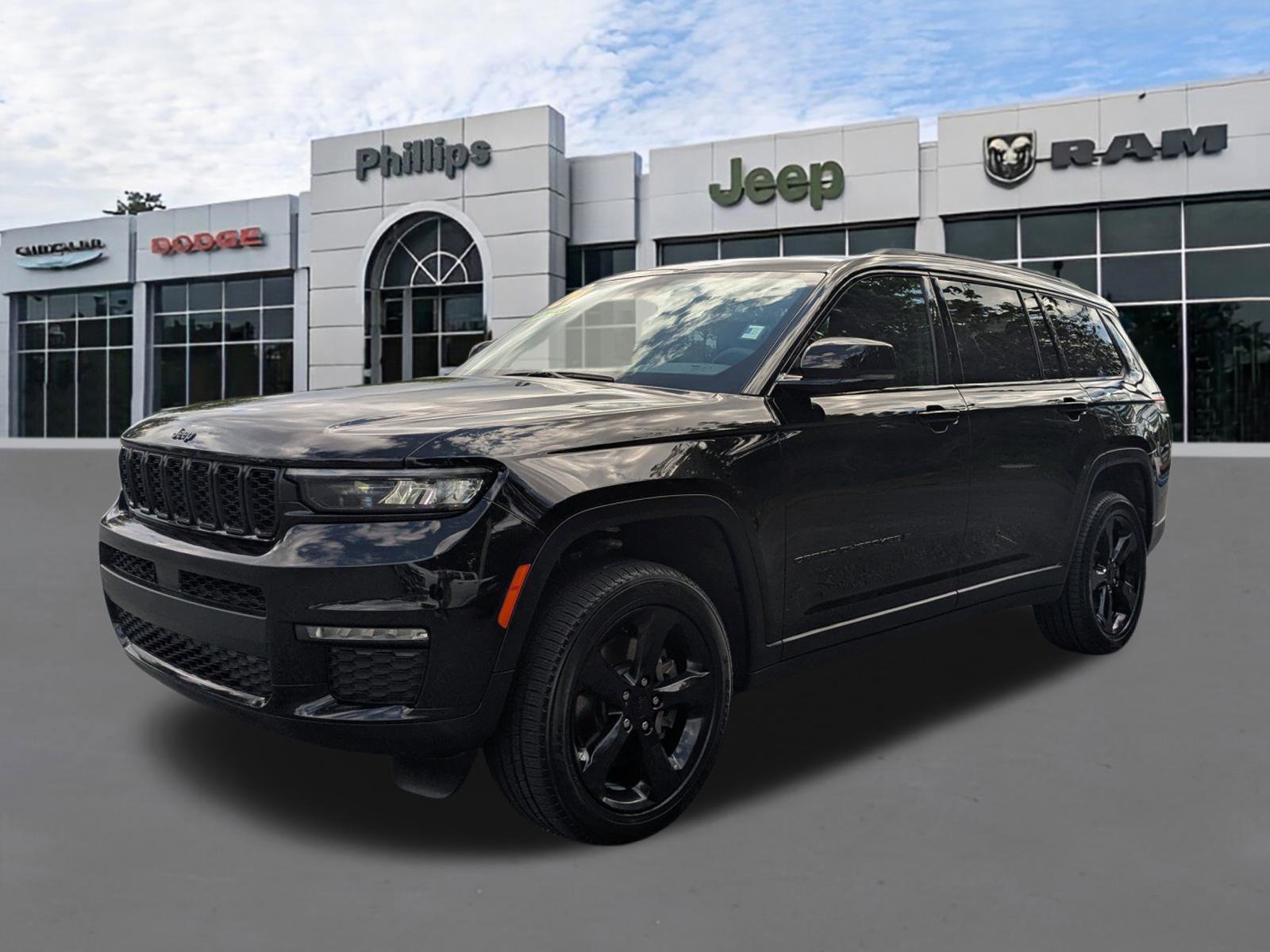 Used 2024 Jeep Grand Cherokee L Limited w/ Black Appearance Package AWD/4WD image 6