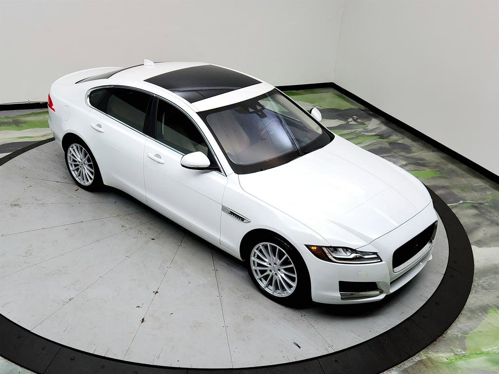 Used 2020 Jaguar XF Prestige image 33