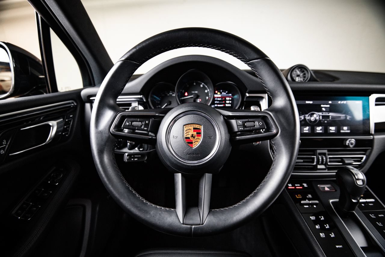 Certified 2022 Porsche Macan AWD/4WD image 26