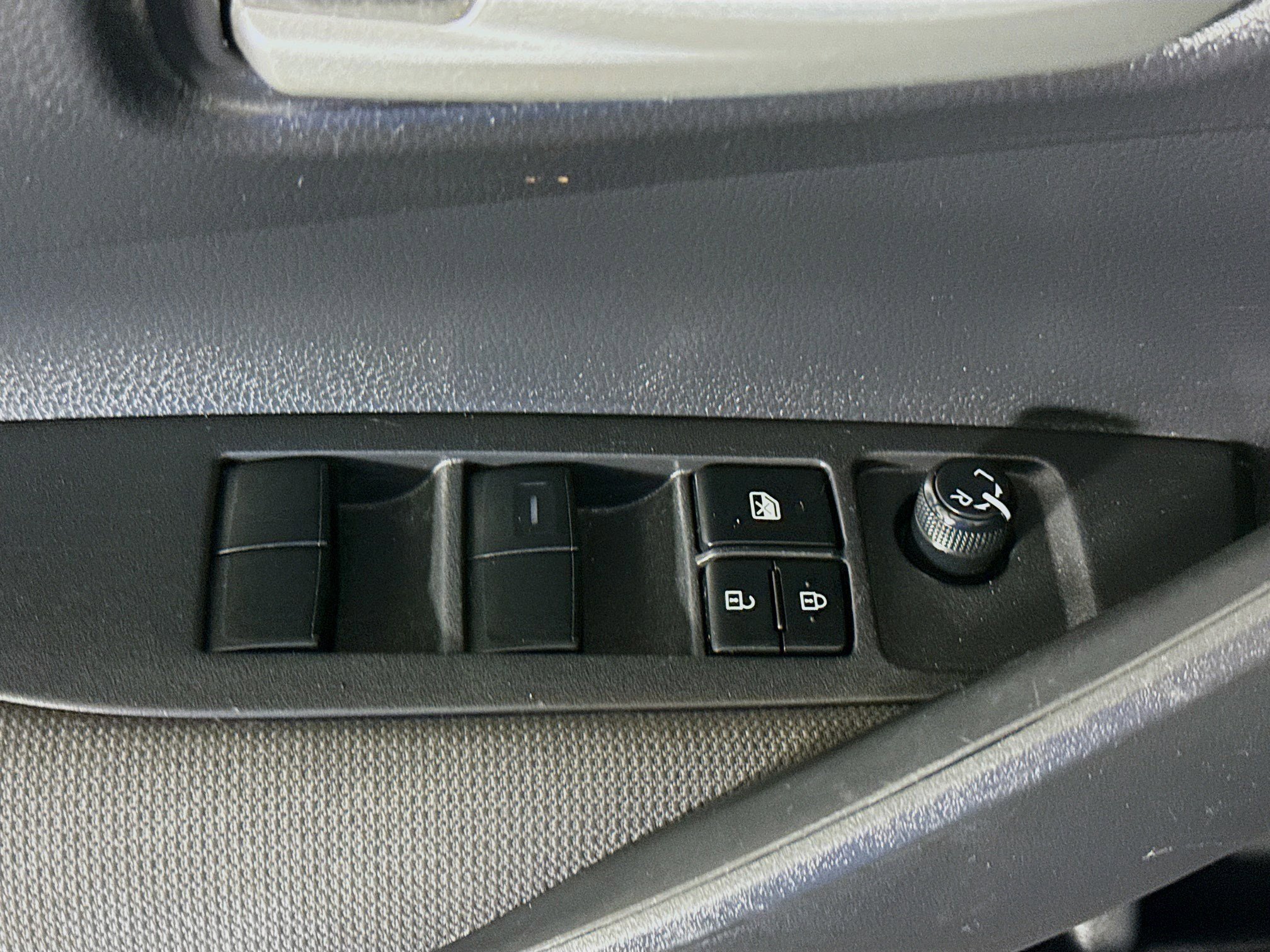 Used 2021 Toyota Corolla LE image 23