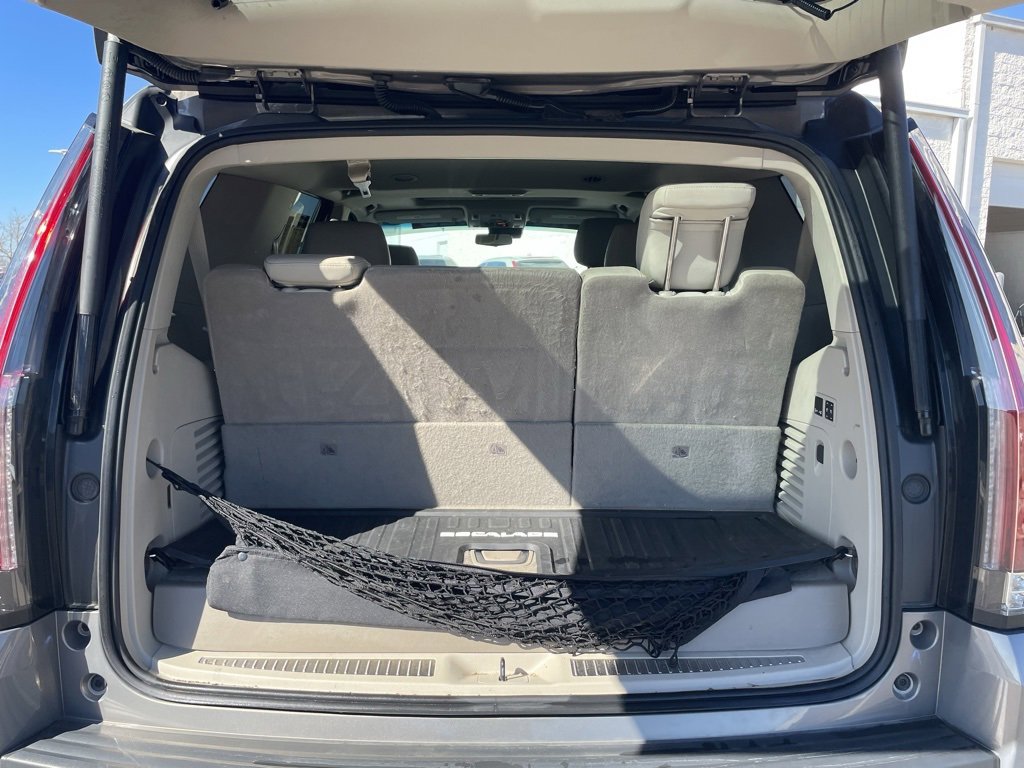 Used 2019 Cadillac Escalade Luxury image 7