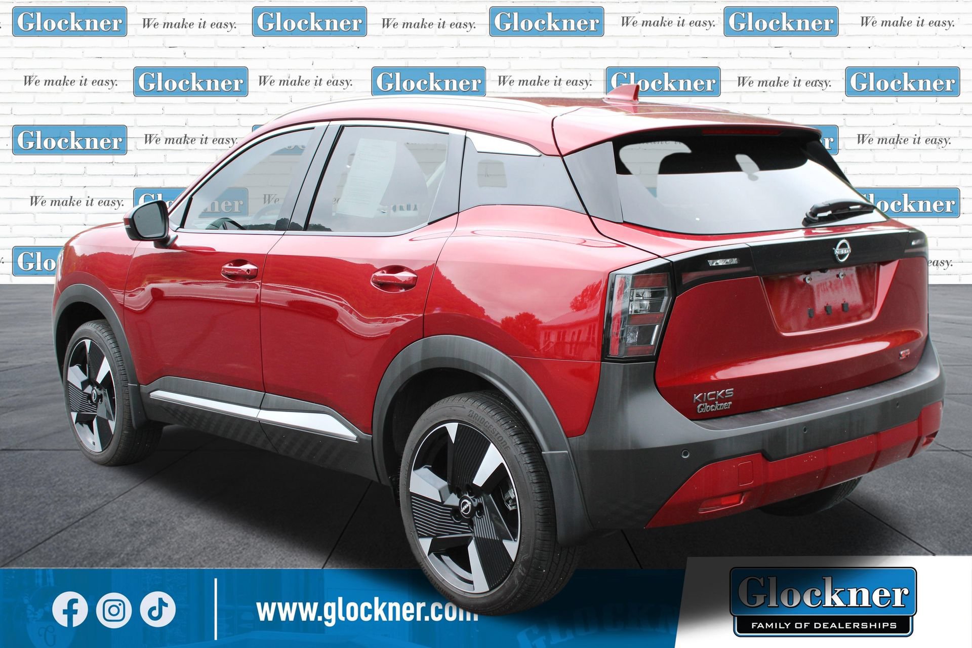 Used 2025 Nissan Kicks SR FWD image 8