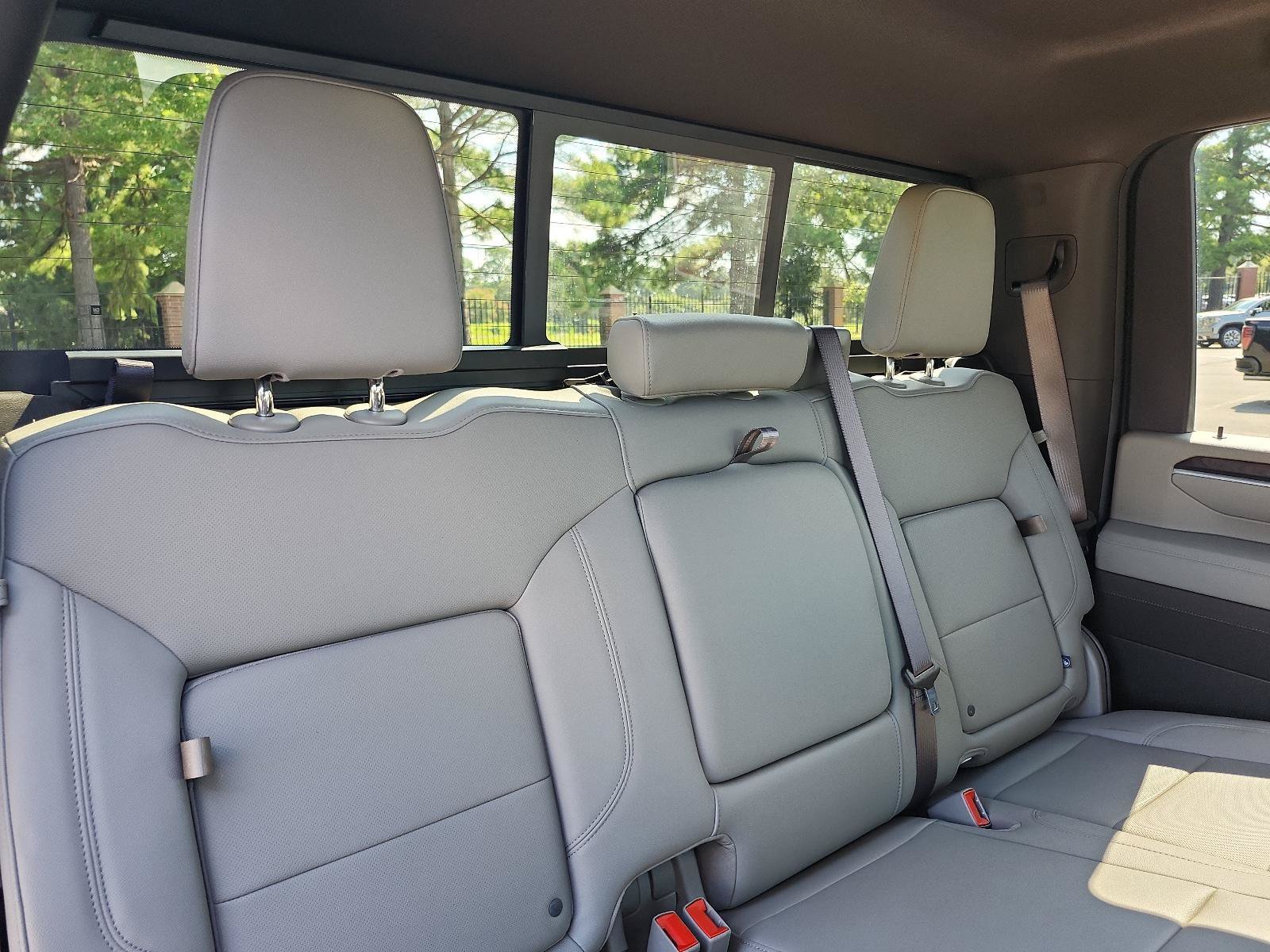 Used 2025 GMC Sierra 2500 SLT w/ SLT Premium Package AWD/4WD image 10