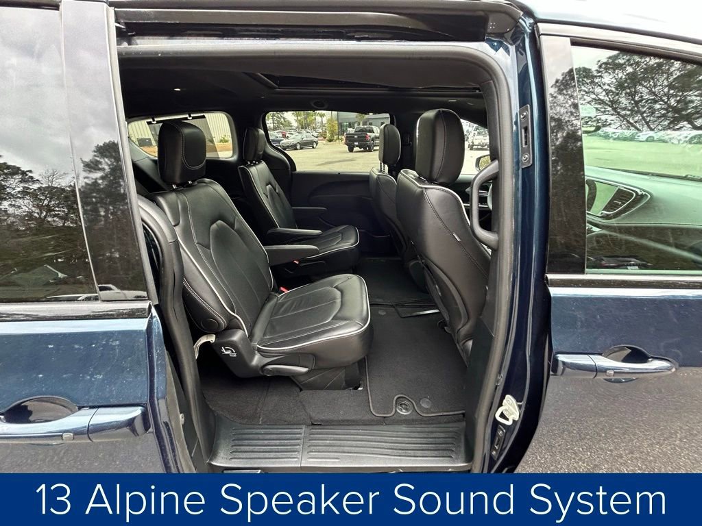 Used 2025 Chrysler Pacifica Limited image 22