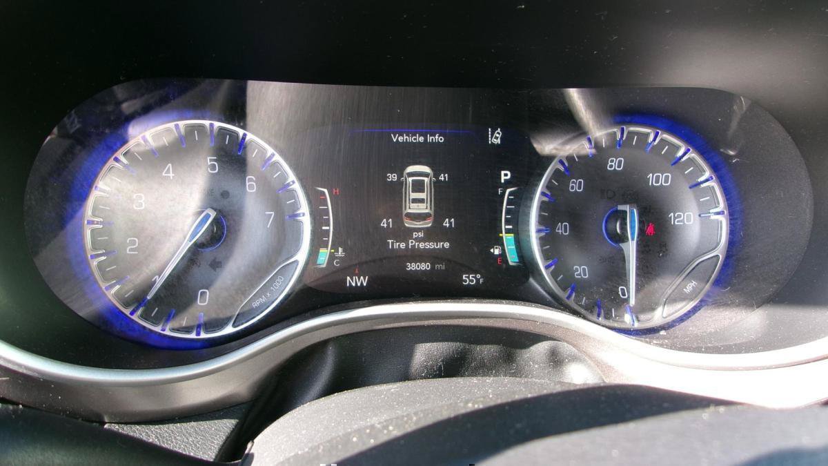 Used 2024 Chrysler Pacifica Touring-L FWD image 15
