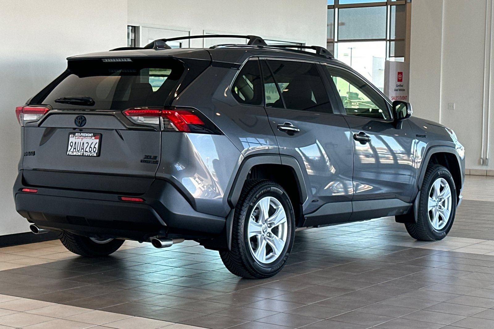 Certified 2021 Toyota RAV4 XLE w/ XLE Grade Weather Package AWD/4WD image 4