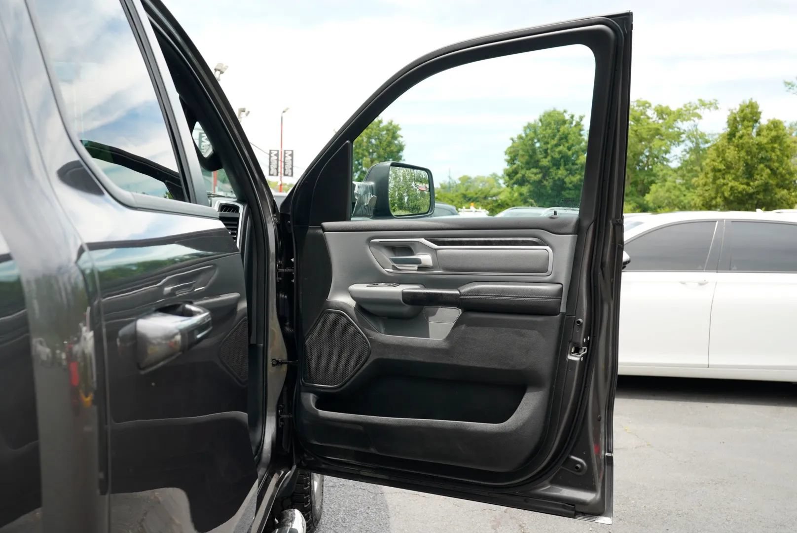 Used 2021 RAM 1500 Big Horn AWD/4WD image 38