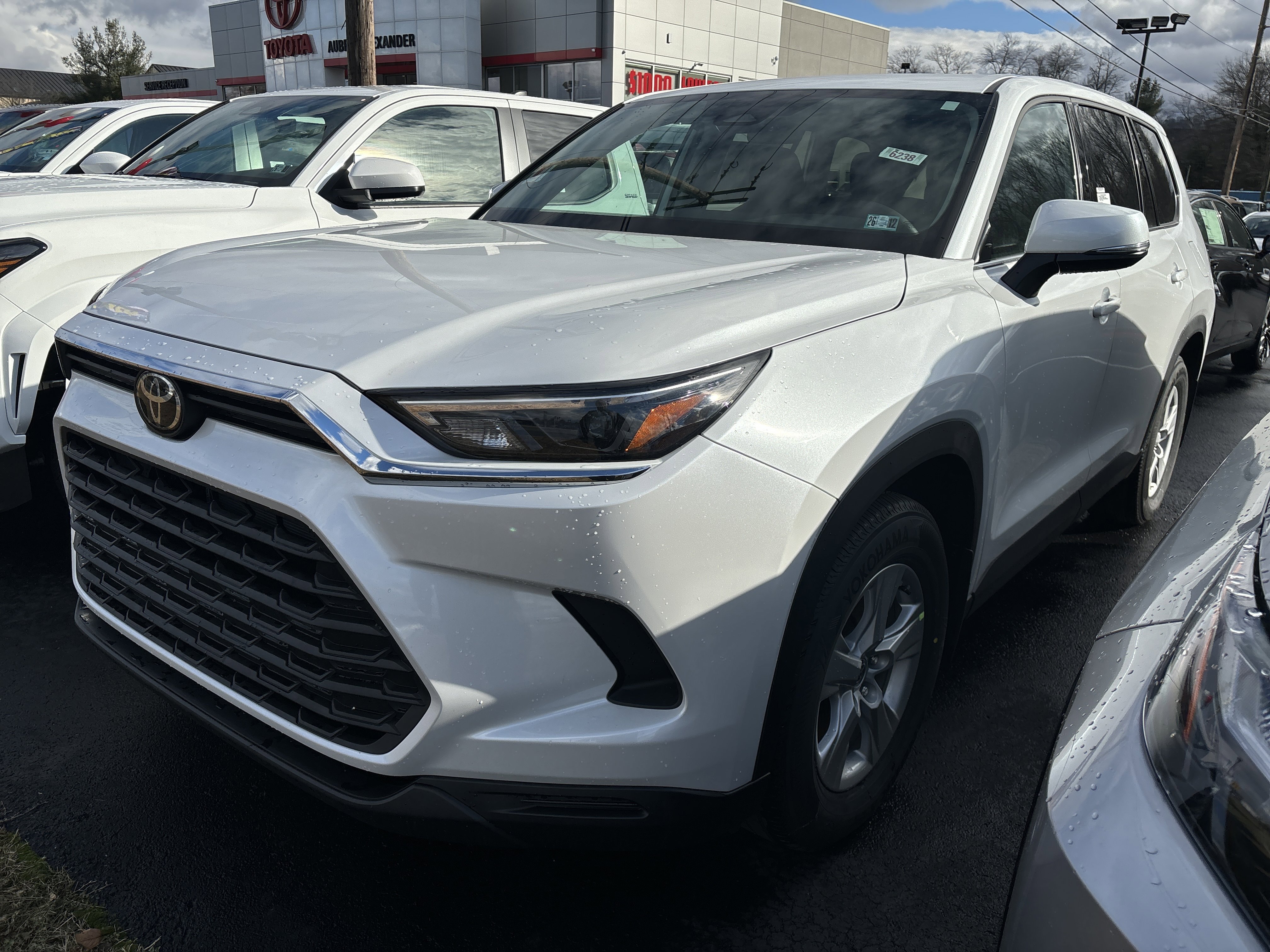 New 2026 Toyota Grand Highlander LE image 2