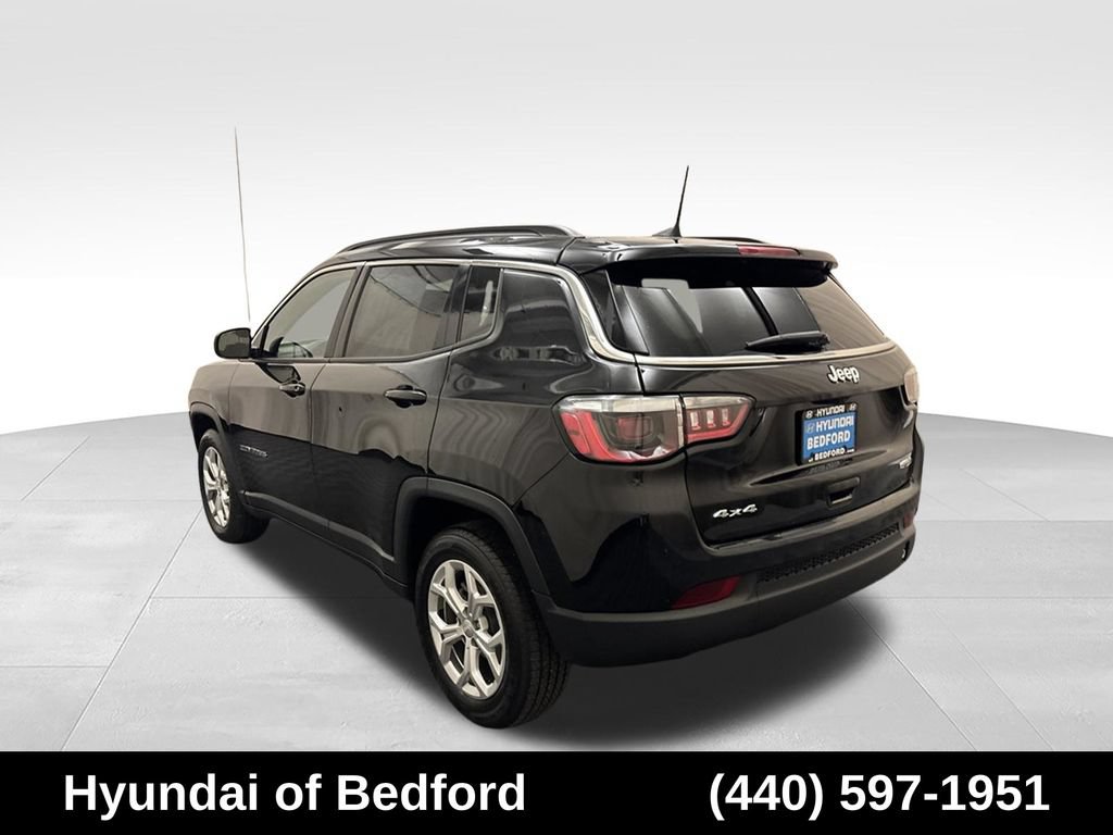 Used 2024 Jeep Compass Latitude AWD/4WD image 8