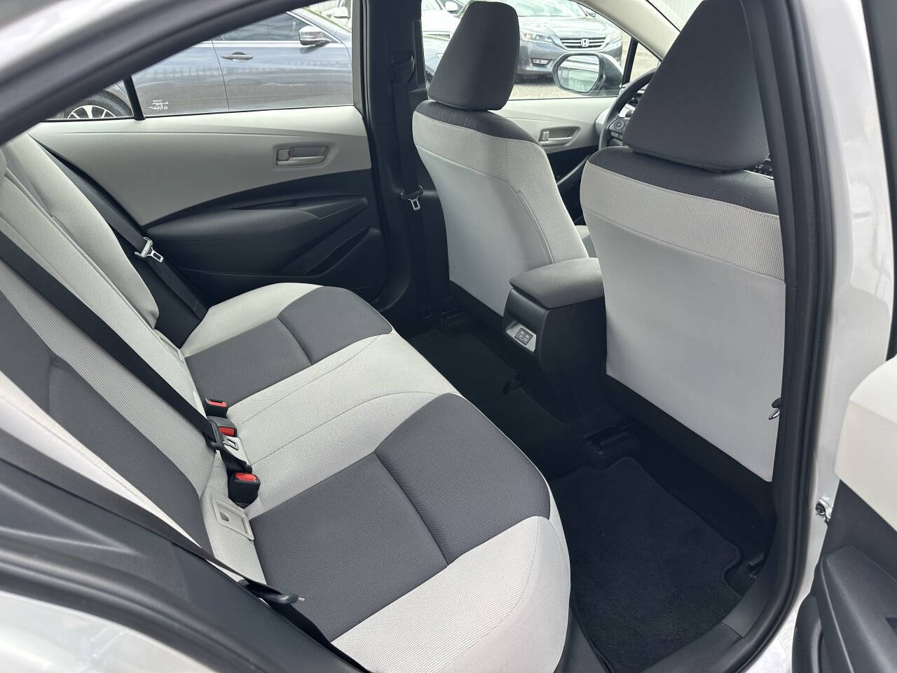 Used 2023 Toyota Corolla LE w/ Carpet Mat Package (TMS) FWD image 31