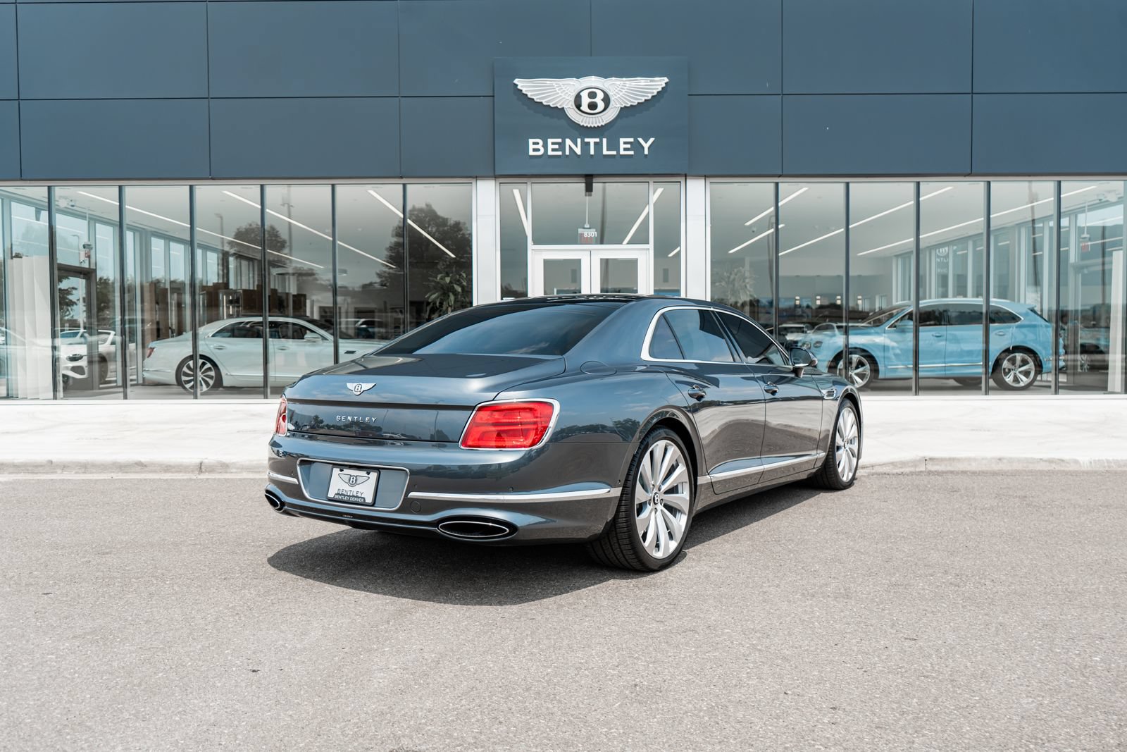 Certified 2026 Bentley Flying Spur Plug-In Hybrid AWD/4WD image 3