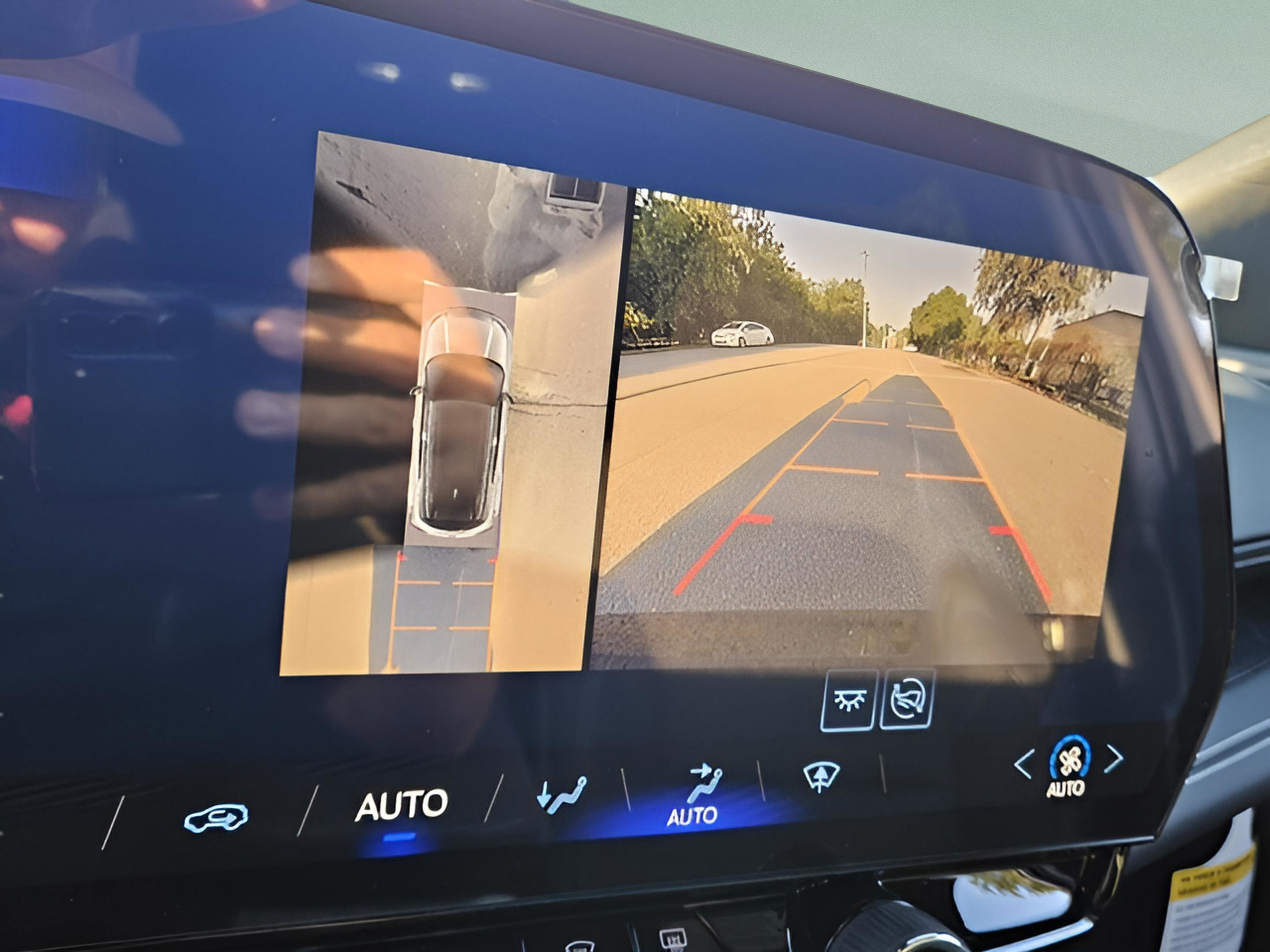 New 2025 Chevrolet Blazer EV LT AWD/4WD image 12