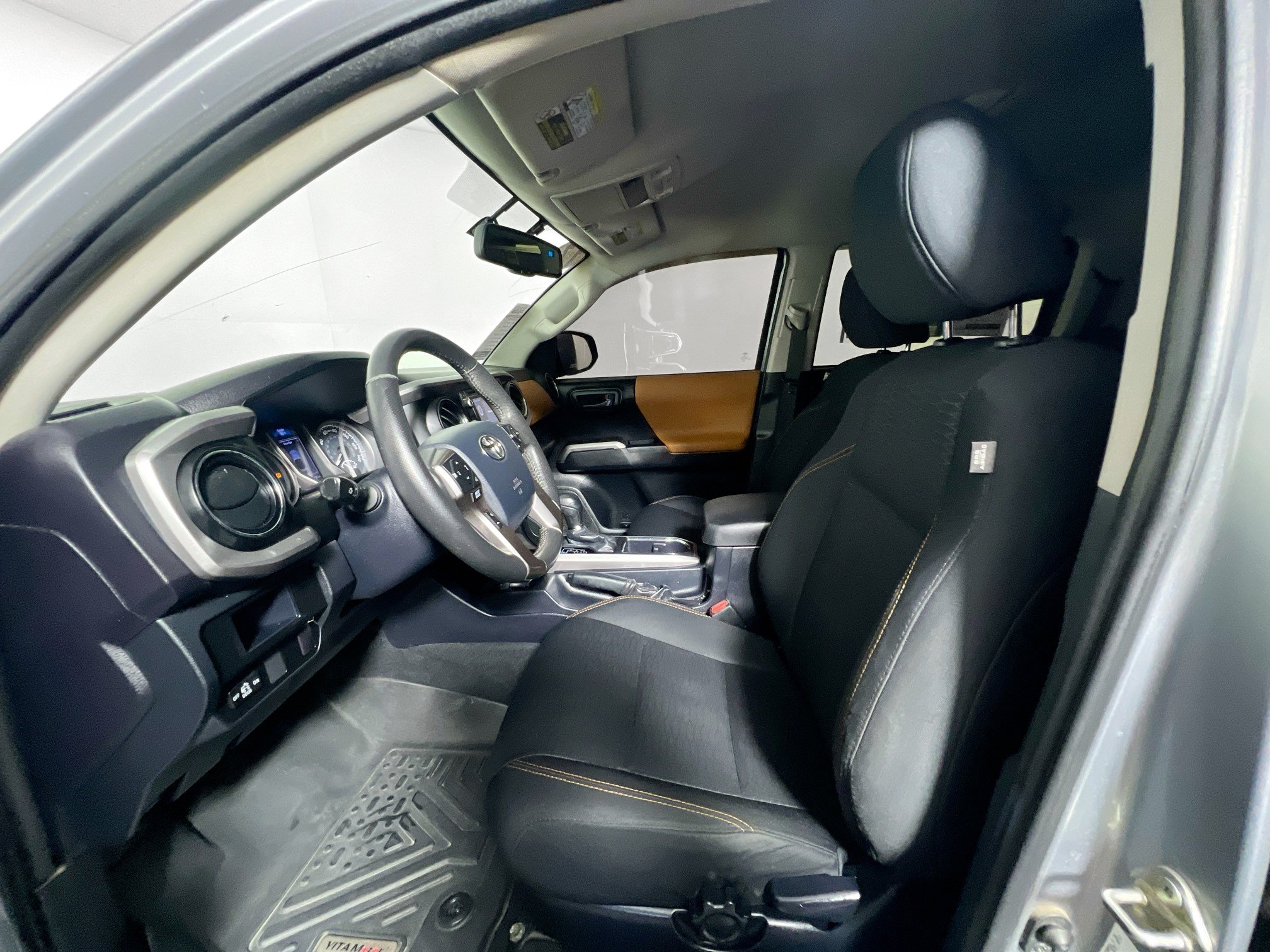 Used 2017 Toyota Tacoma SR5 w/ Tow Package RWD image 14
