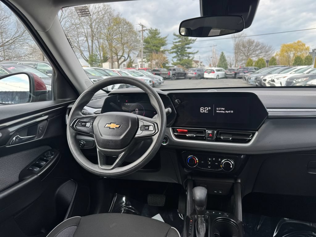 Used 2025 Chevrolet TrailBlazer LT AWD/4WD image 18