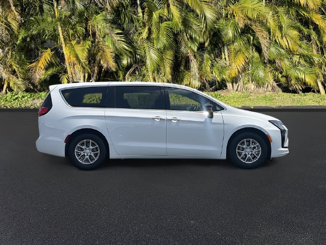 New 2027 Chrysler Pacifica Select FWD image 3