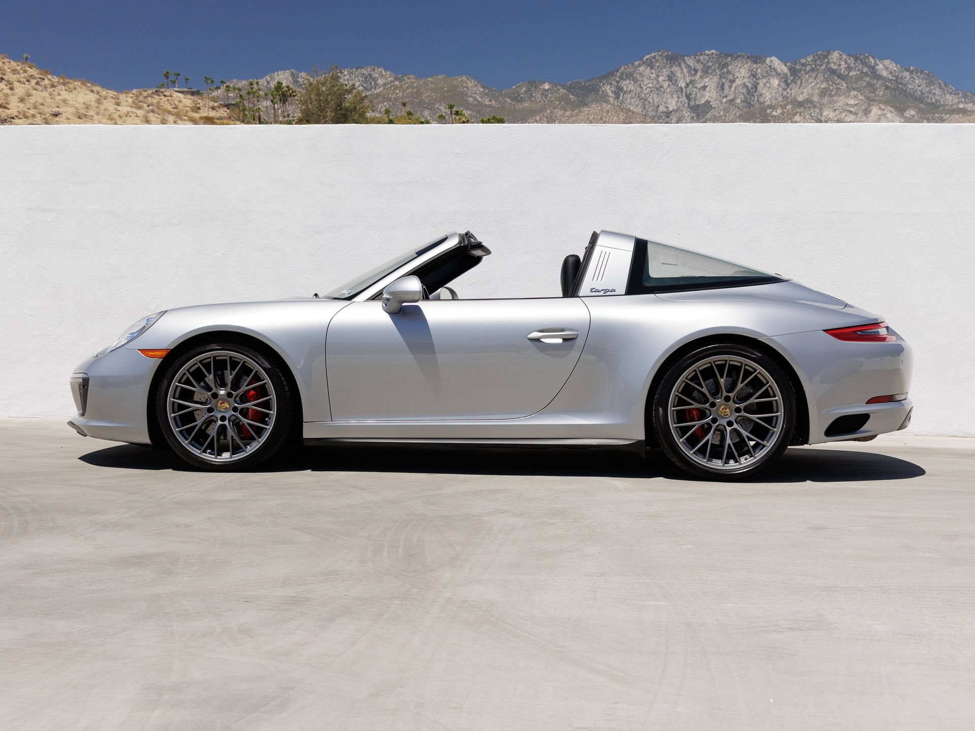 Certified 2017 Porsche 911 Targa 4S AWD/4WD image 2