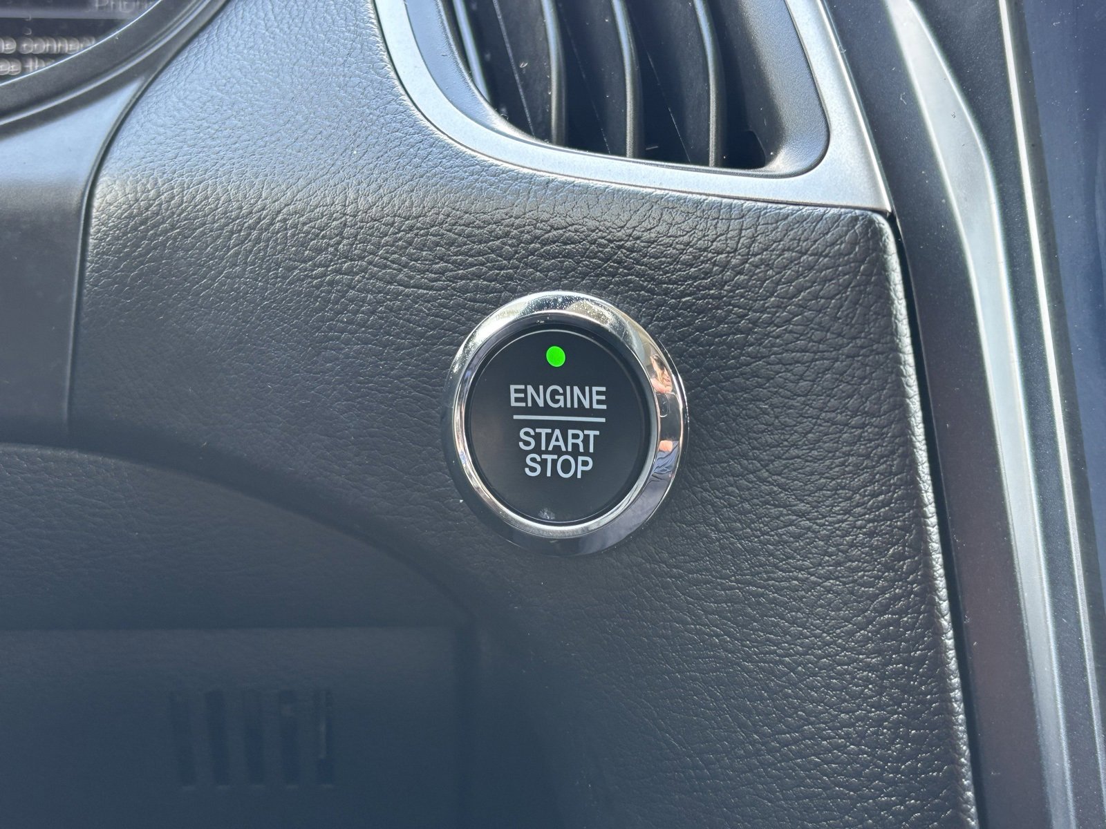 Used 2023 Ford Edge SE w/ Black Appearance Package image 5