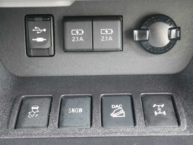 Used 2019 Toyota Highlander XLE image 22