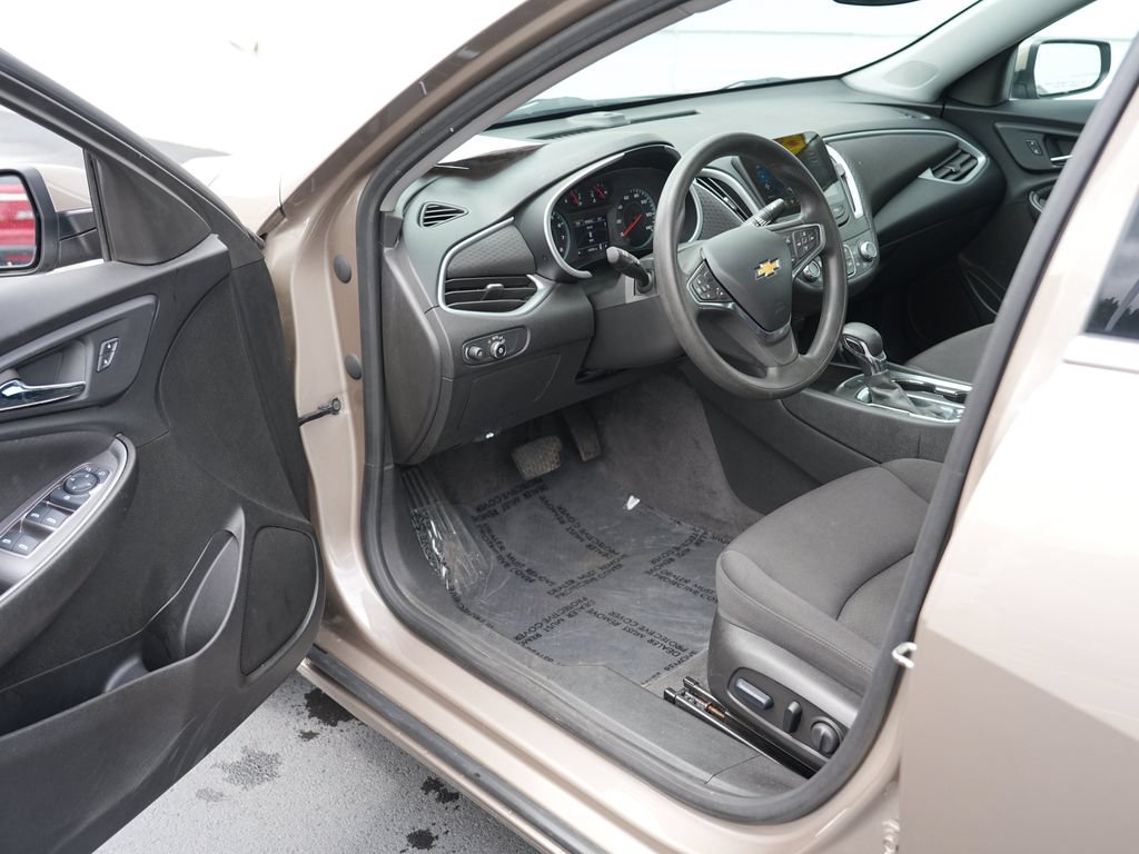 Used 2023 Chevrolet Malibu LT FWD image 13