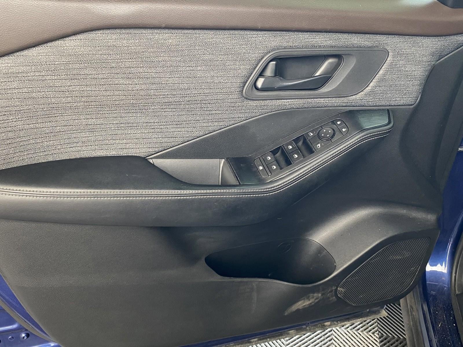 Used 2021 Nissan Rogue S AWD/4WD image 18