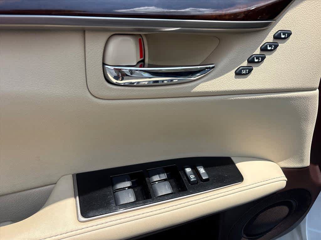 Used 2016 Lexus ES 350 w/ Luxury Package w/Wood Trim FWD image 20