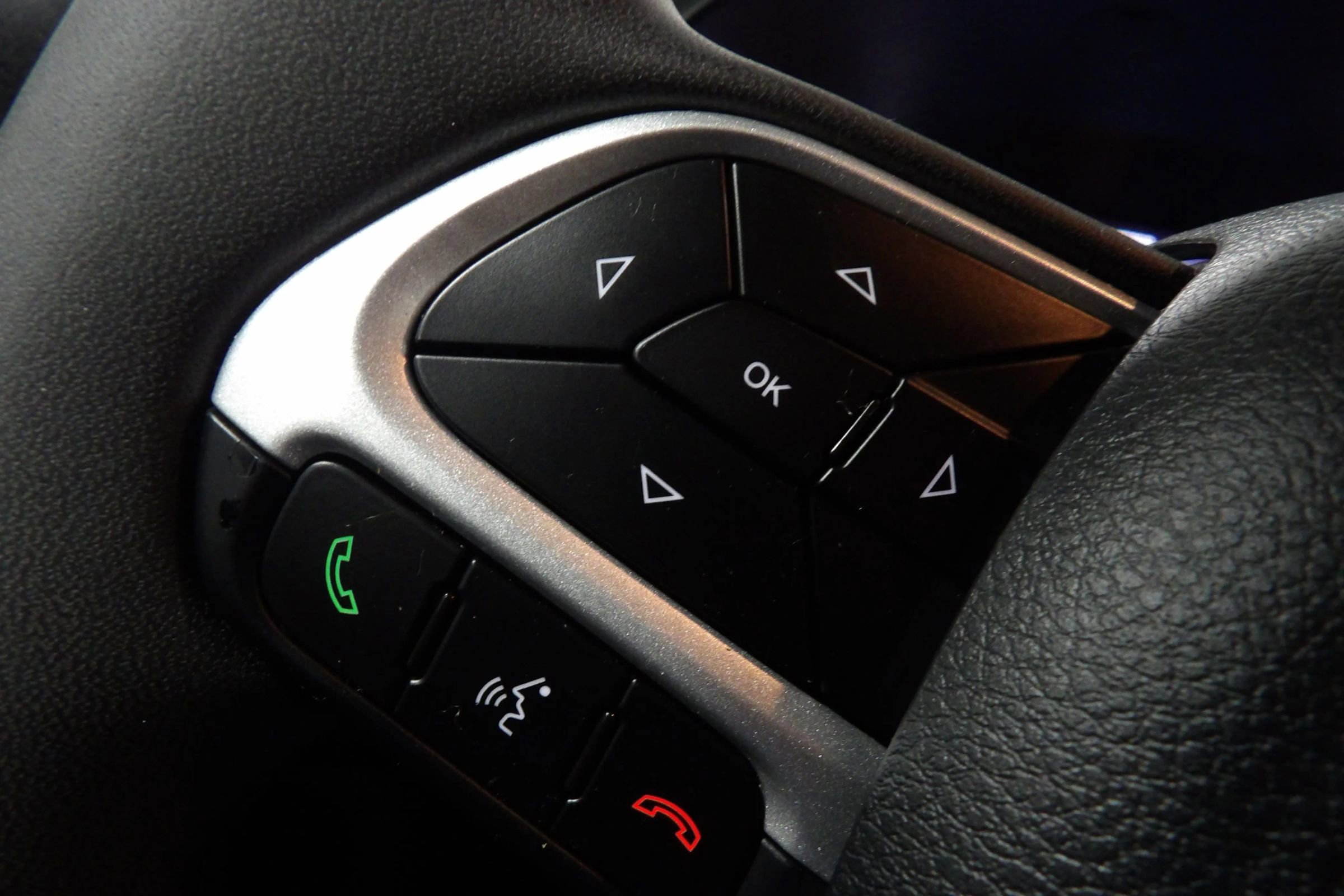 Used 2021 Jeep Renegade Latitude FWD image 20