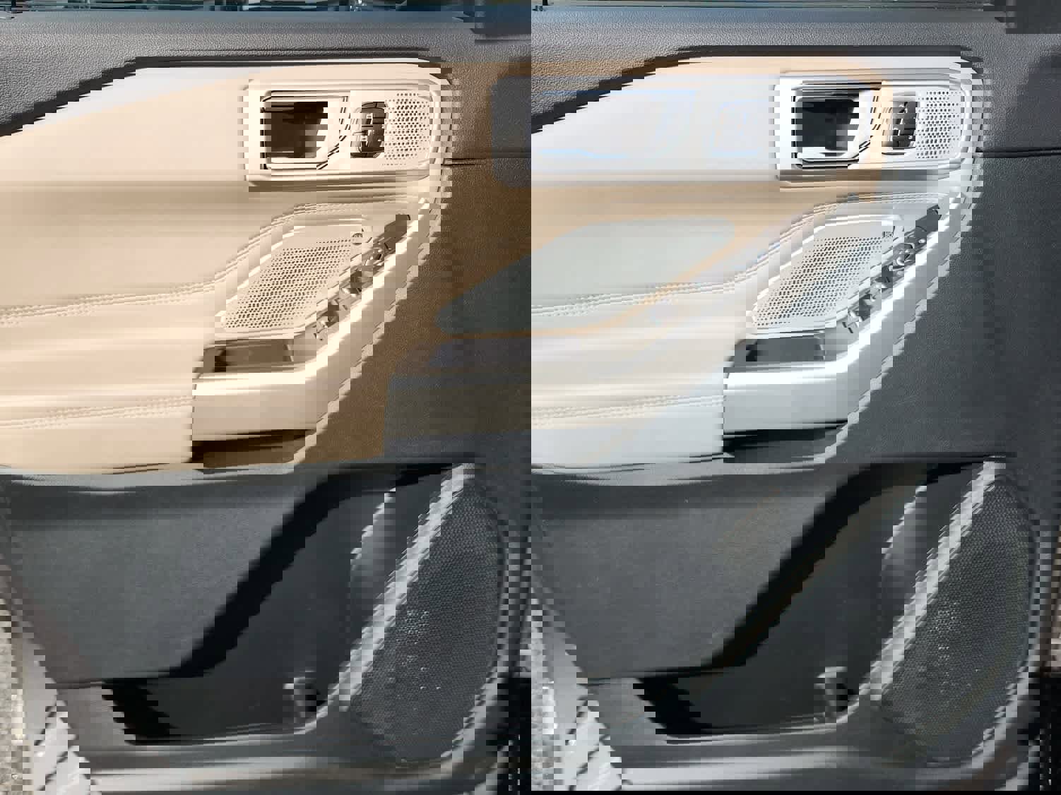 Used 2023 Ford Explorer Limited w/ Hybrid Equipment Group 310A image 11