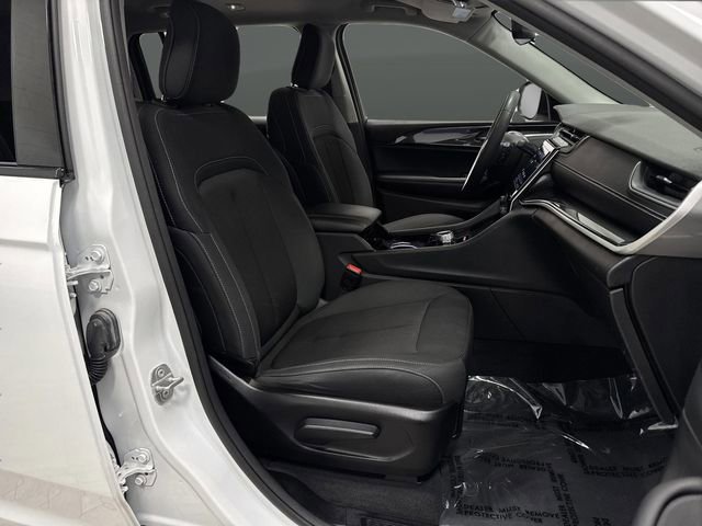 Used 2023 Jeep Grand Cherokee L Laredo image 27