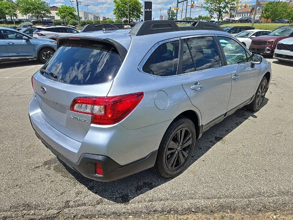 Used 2019 Subaru Outback 2.5i Limited AWD/4WD image 3