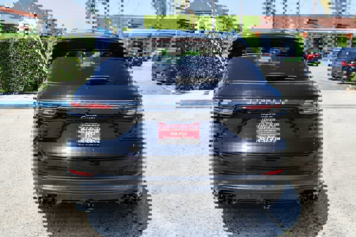Used 2023 Porsche Cayenne Platinum Edition image 4
