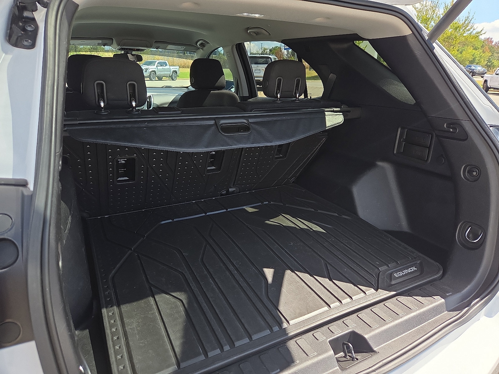 Used 2018 Chevrolet Equinox LT FWD image 9