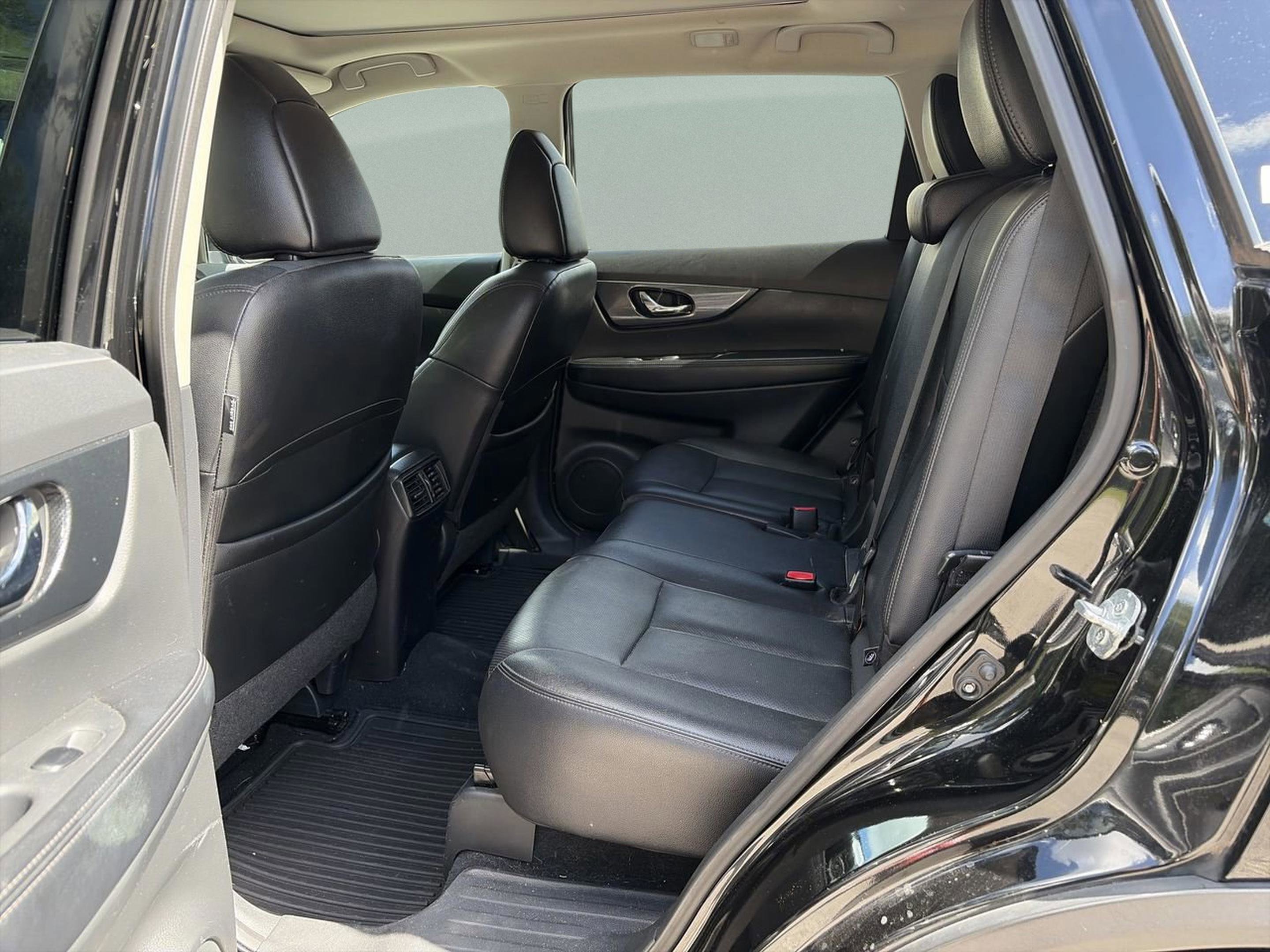 Used 2016 Nissan Rogue SL w/ SL Premium Package FWD image 15