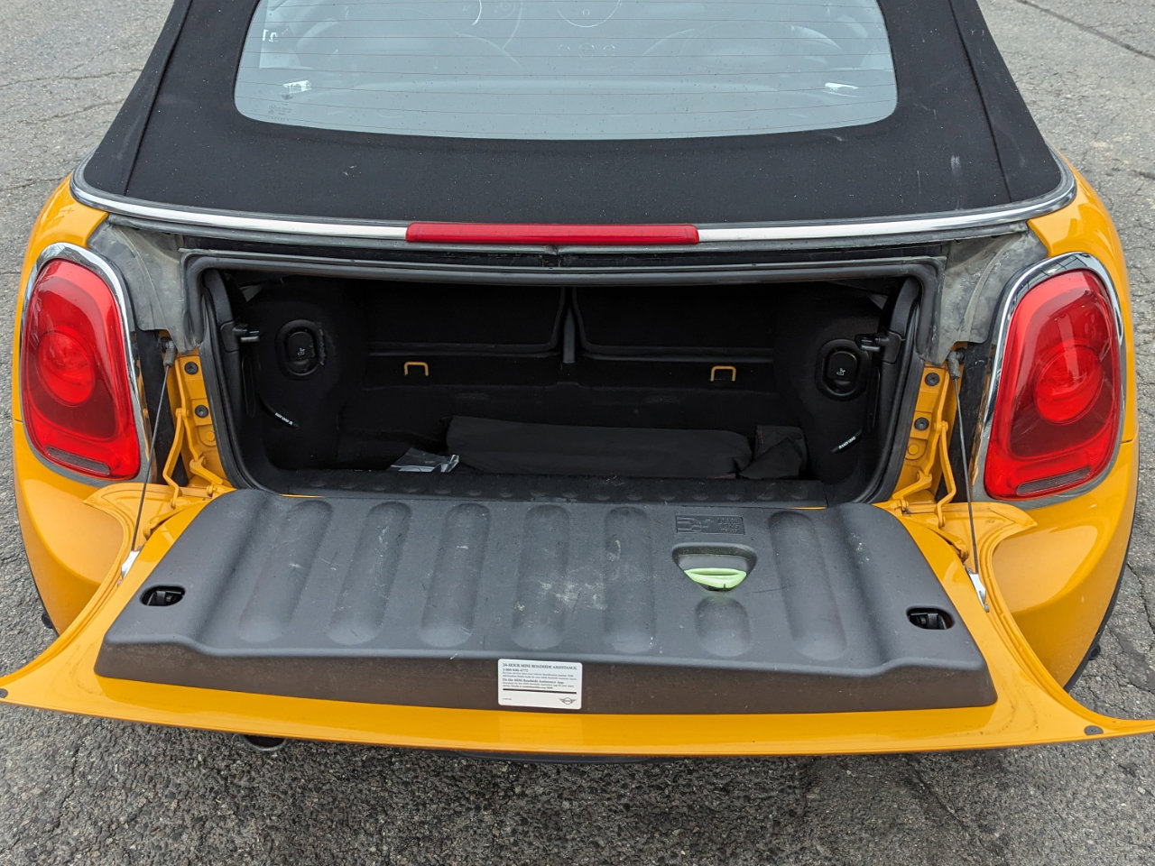 Used 2018 MINI Cooper Convertible image 29