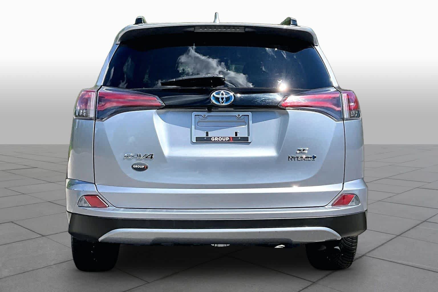 Used 2018 Toyota RAV4 SE AWD/4WD image 5