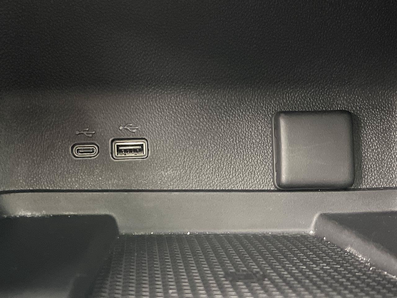 Certified 2025 Chevrolet Traverse High Country w/ LPO, Floor Liner Package AWD/4WD image 26