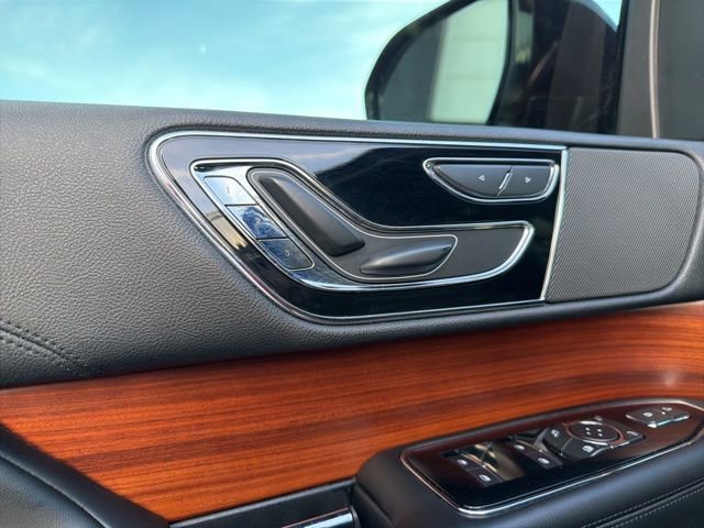 Used 2019 Lincoln Navigator Select image 22