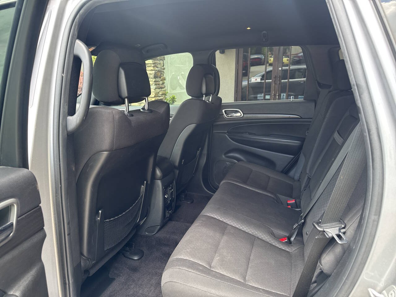 Used 2018 Jeep Grand Cherokee Laredo RWD image 11