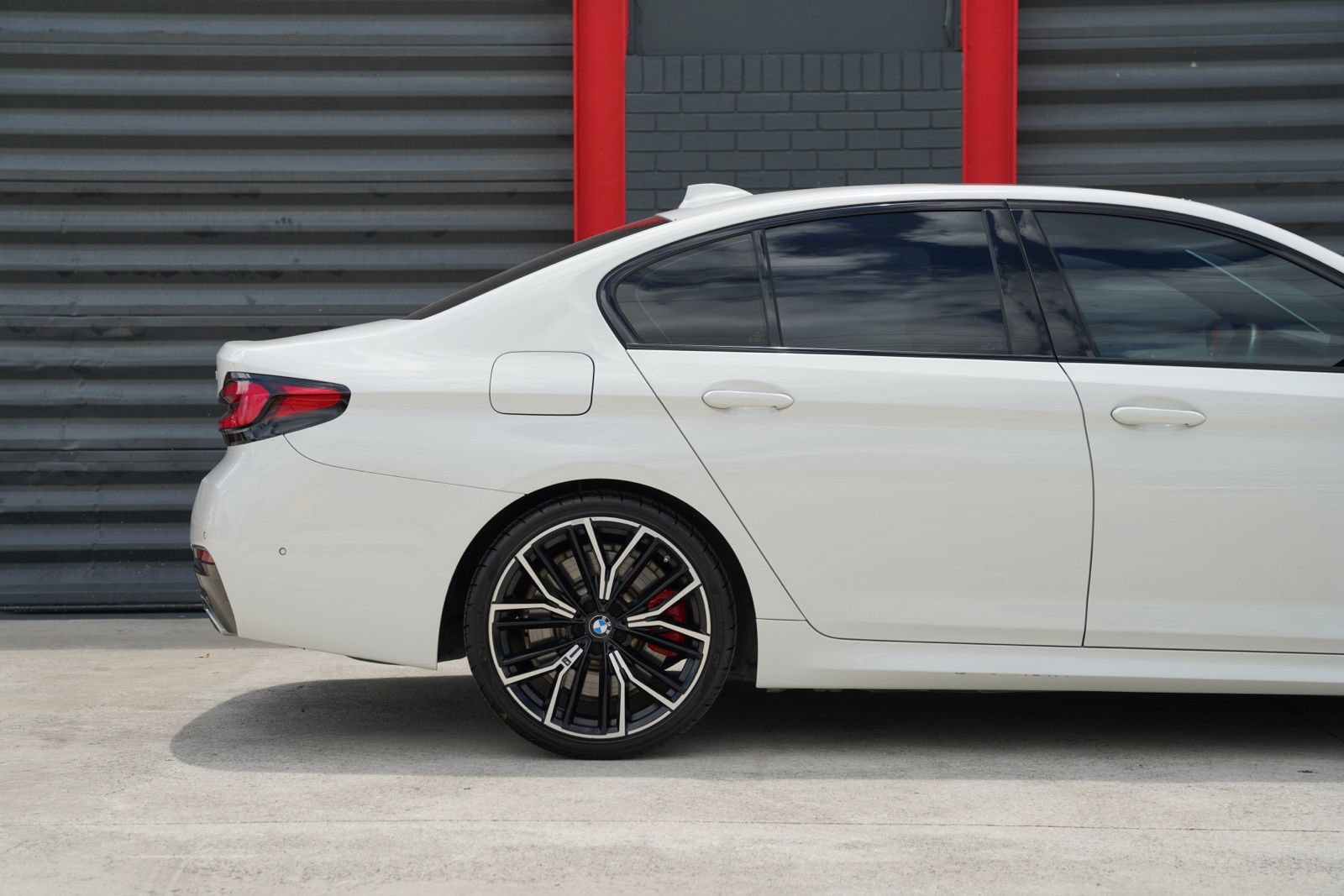 Used 2021 BMW 540i w/ M Sport Package RWD image 4