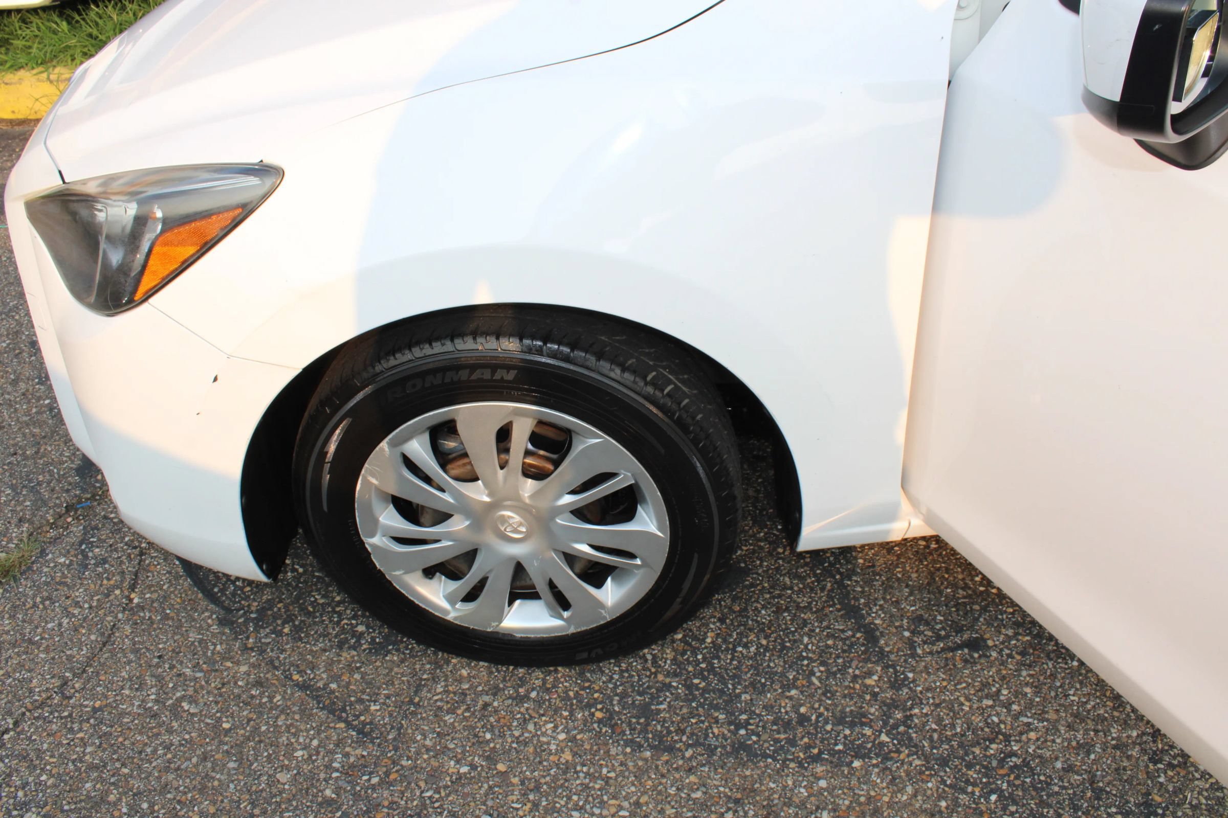 Used 2019 Toyota Yaris L FWD image 24