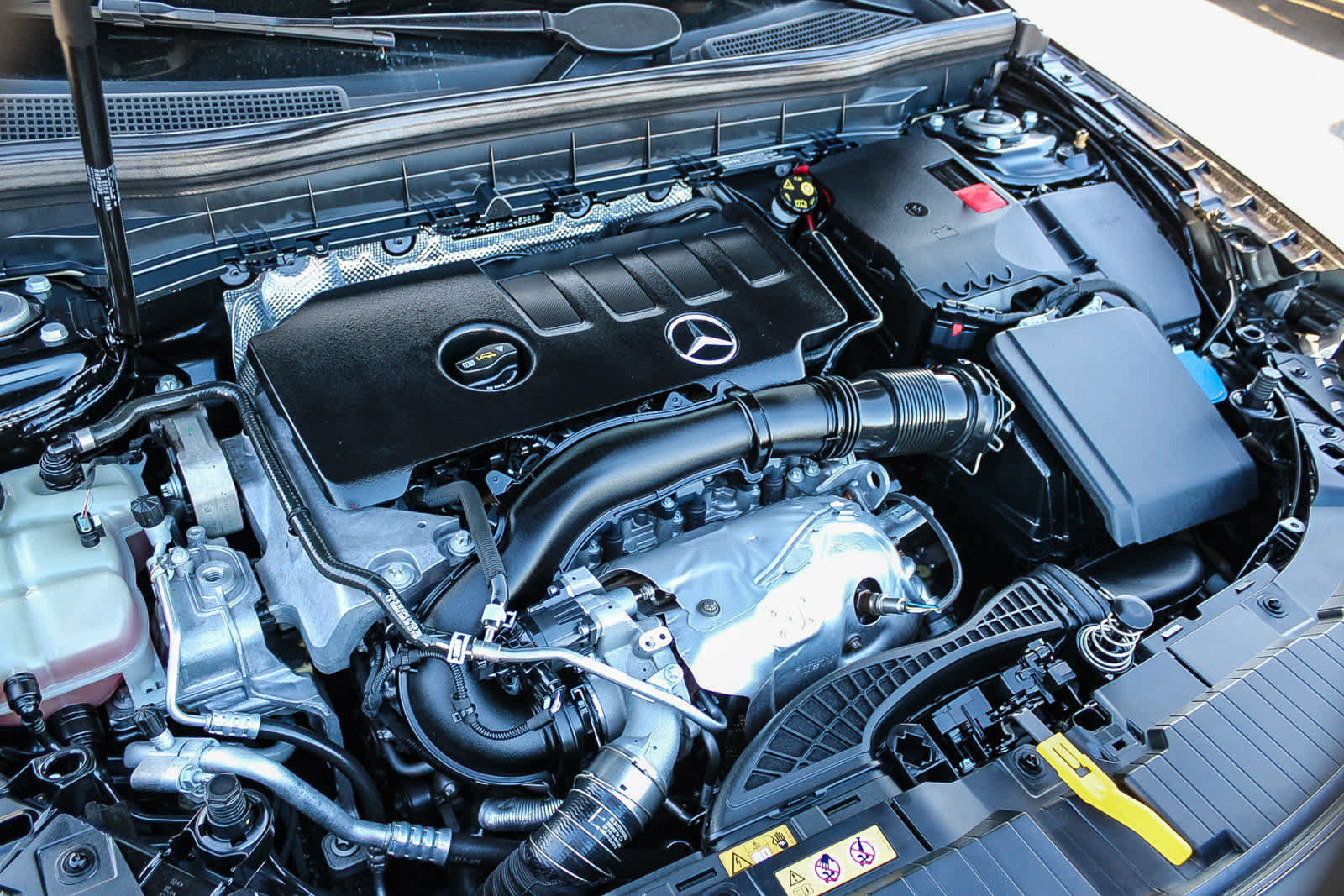 Used 2022 Mercedes-Benz GLB 250 w/ Premium Package Lite image 26