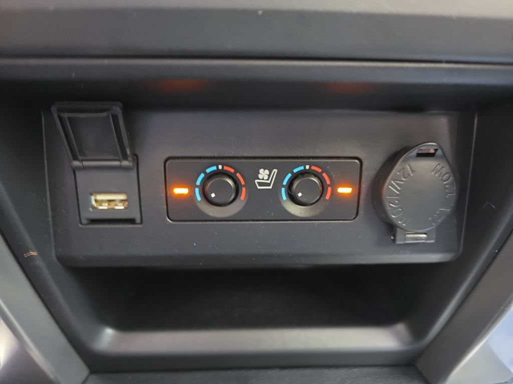 Used 2024 Toyota 4Runner Limited AWD/4WD image 31