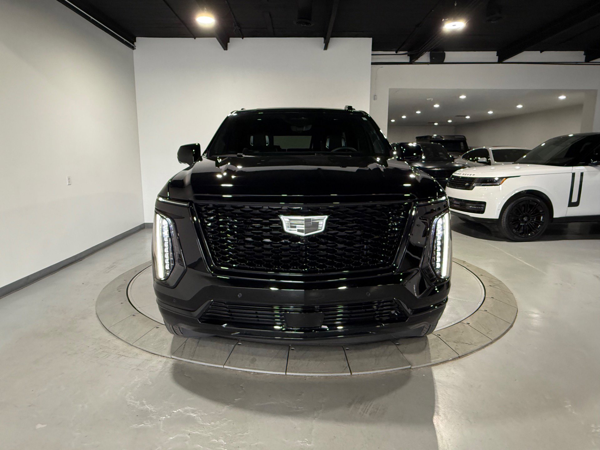 Used 2025 Cadillac Escalade Sport Platinum w/ LPO, ONYX Package image 5