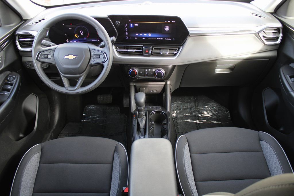 Used 2025 Chevrolet TrailBlazer LT image 14