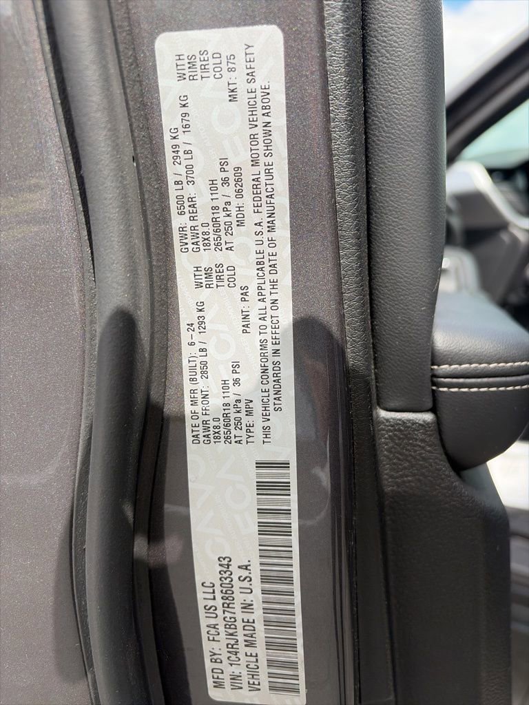 Used 2024 Jeep Grand Cherokee L Limited w/ Luxury Tech Group II AWD/4WD image 35