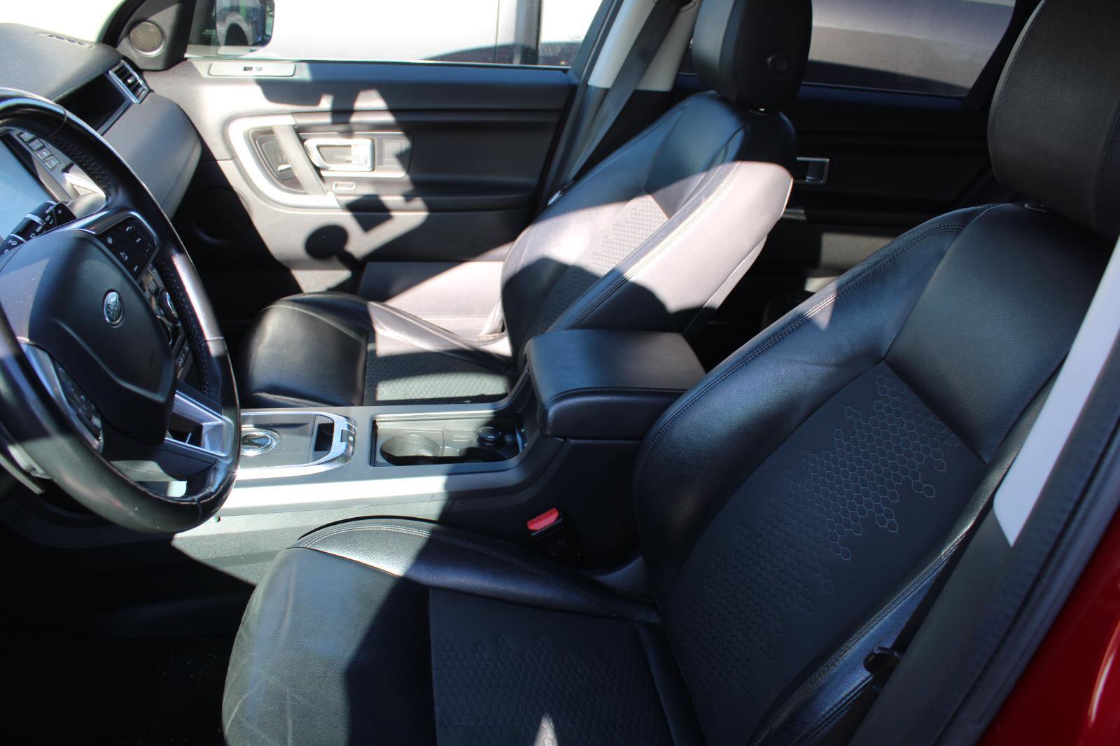 Used 2019 Land Rover Discovery Sport SE image 7